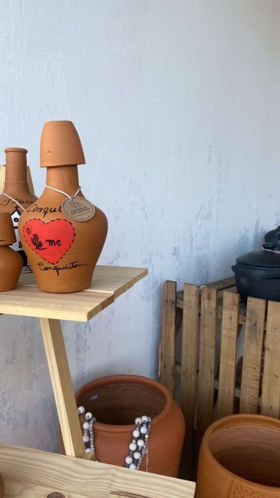 Vaso Decorativo Artesanal com Pintura Temática