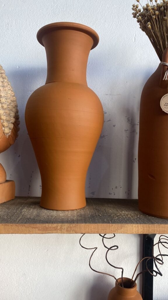 Vaso Artesanal Alto em Barro