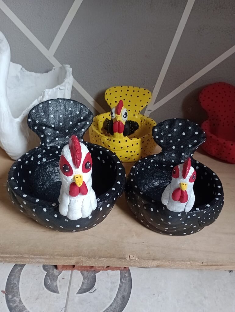 🐔 Galinha Porta-Ovos (Tamanho Médio)
