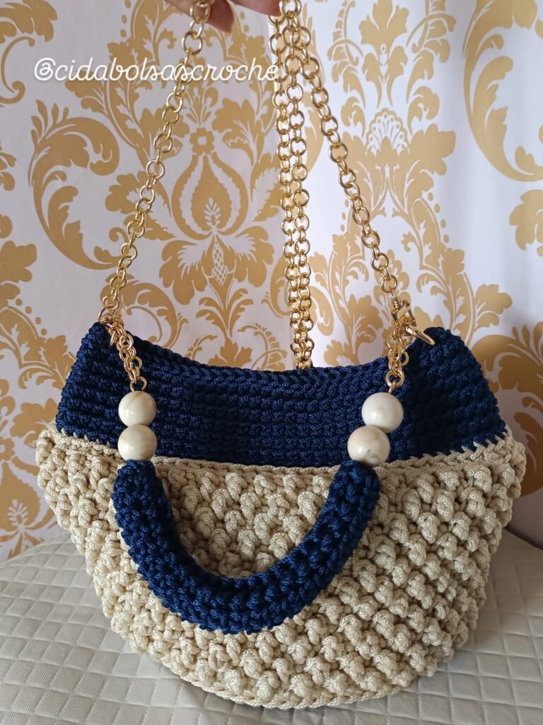Bauzinho Bege & Marinho: A Arte em Alto Relevo! 🎨👜