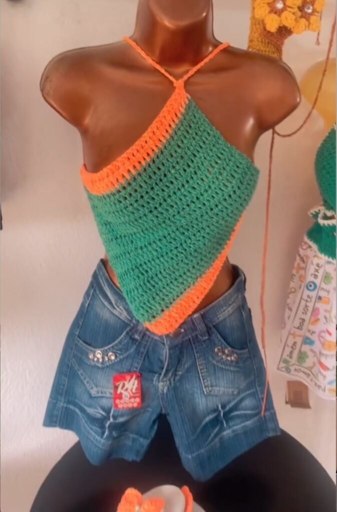 Blusa Multicores em Crochê Artesanal