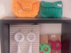 Carteira e Brinco Artesanal em Crochê / Vendidos Separadamente