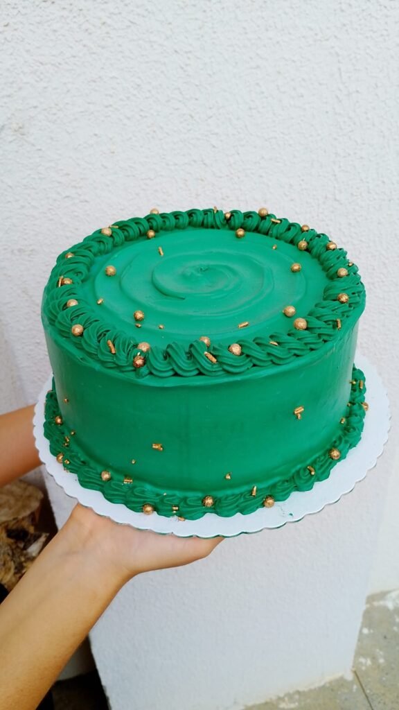 Bolos Confeitados Doce Deni: A estrela da sua festa! 🎂✨ - 1,5Kg