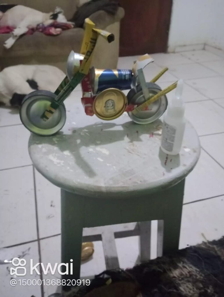 Miniaturas Artesanais em Material Reciclável