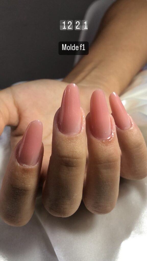 💅 Unha molde F1 (completo com cutilagem e esmaltação)