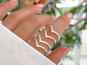 Anel em V com Zircônias – Tamanho 16