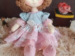 Boneca de Pano Artesanal Decorativa – Modelo Exclusivo