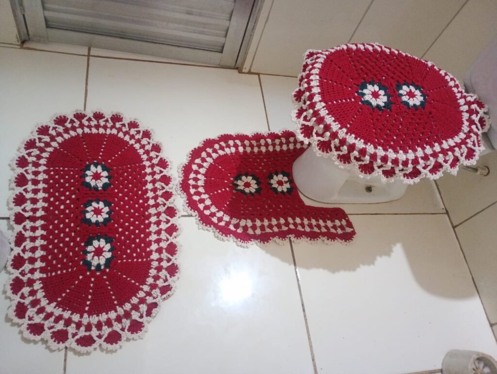 Jogo de Banheiro em Crochê com Flores Amarelas