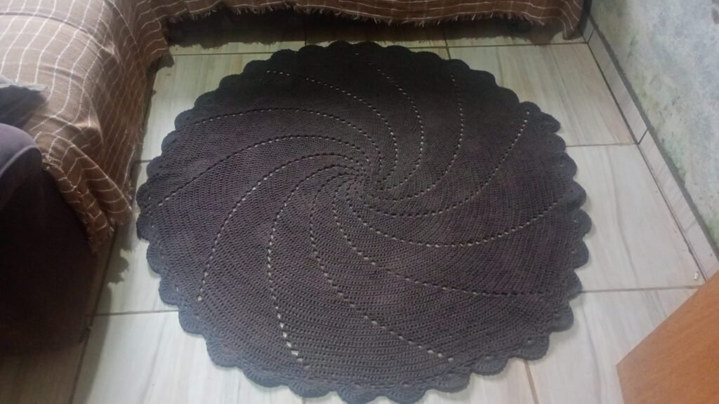 Tapete Preto Redondo em Crochê Grande para Sala