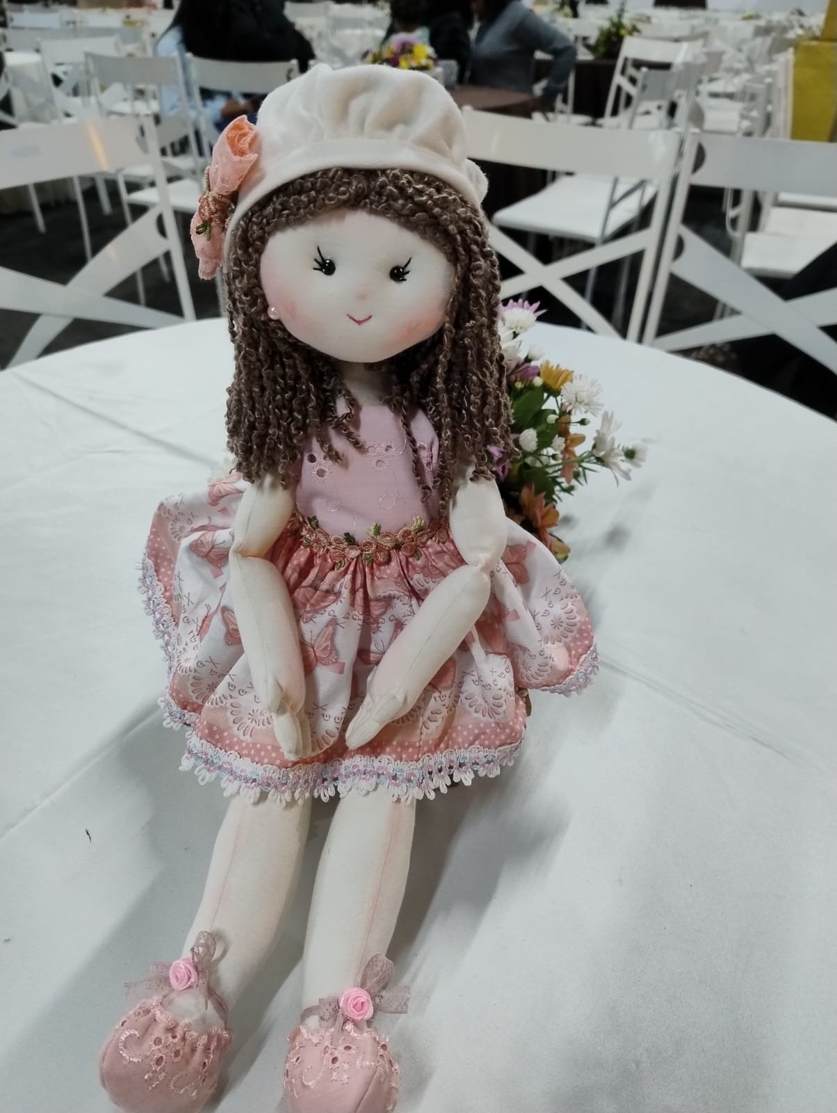 Boneca de Pano Artesanal Decorativa – Modelo Exclusivo - Imagem 4