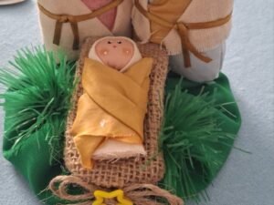 Sagrada Família em Fuxico Artesanal – Enfeite Religioso Decorativo