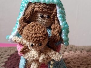 Nossa Senhora com Menino Jesus em Crochê