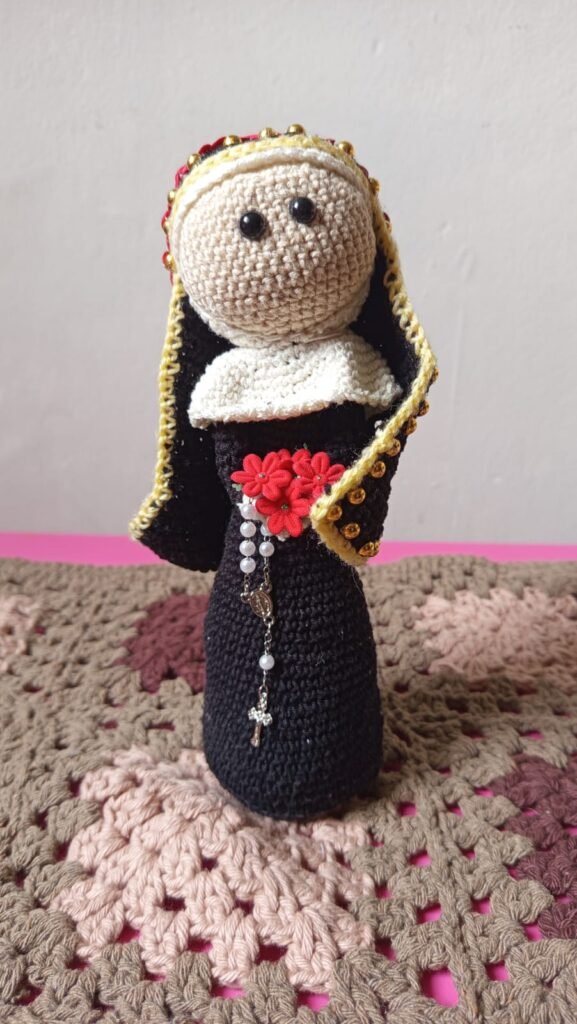 Santa Rita em Crochê Artesanal