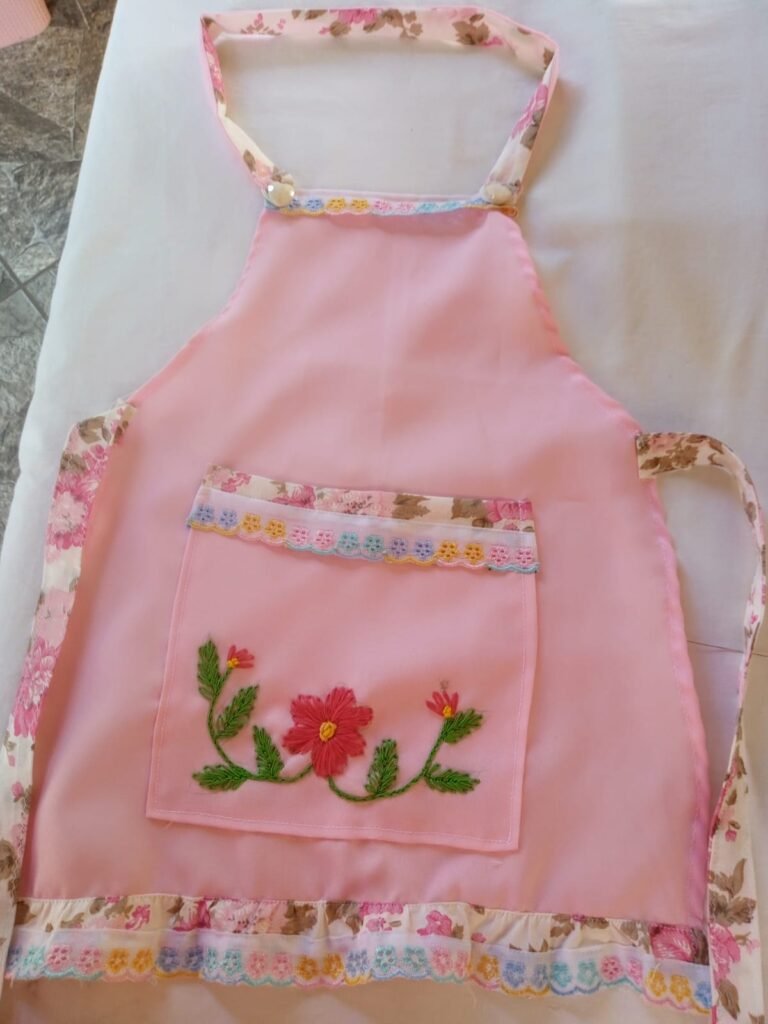 Avental Artesanal Bordado com Flores