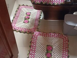Jogo de Banheiro em Crochê com Flores – 3 Peças