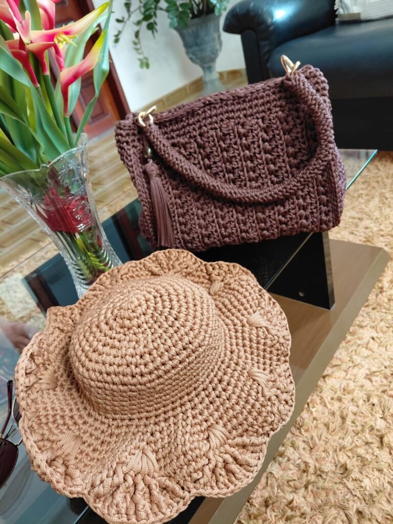 Bolsa e Chapéu Artesanais em Crochê
