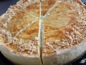 Torta salgada inteira