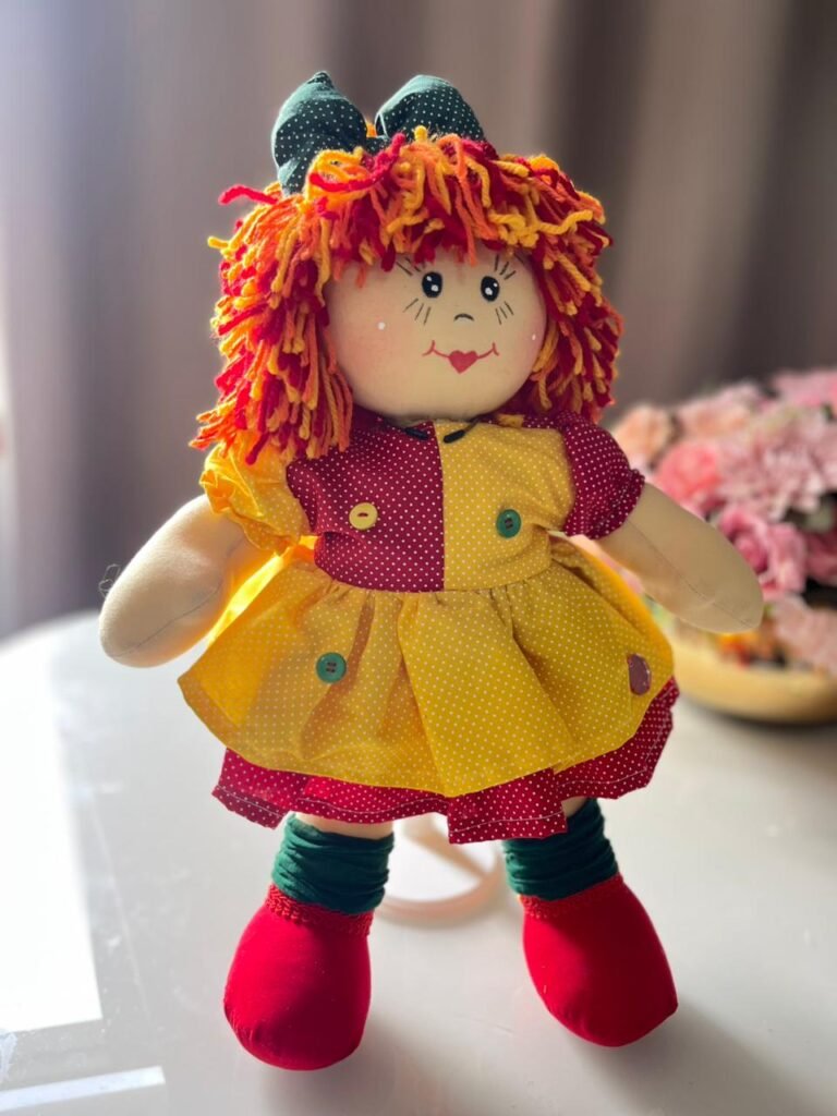 🧸 Boneca de Pano Artesanal