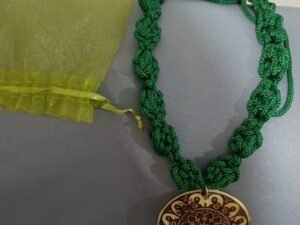 Colar Artesanal em Crochê