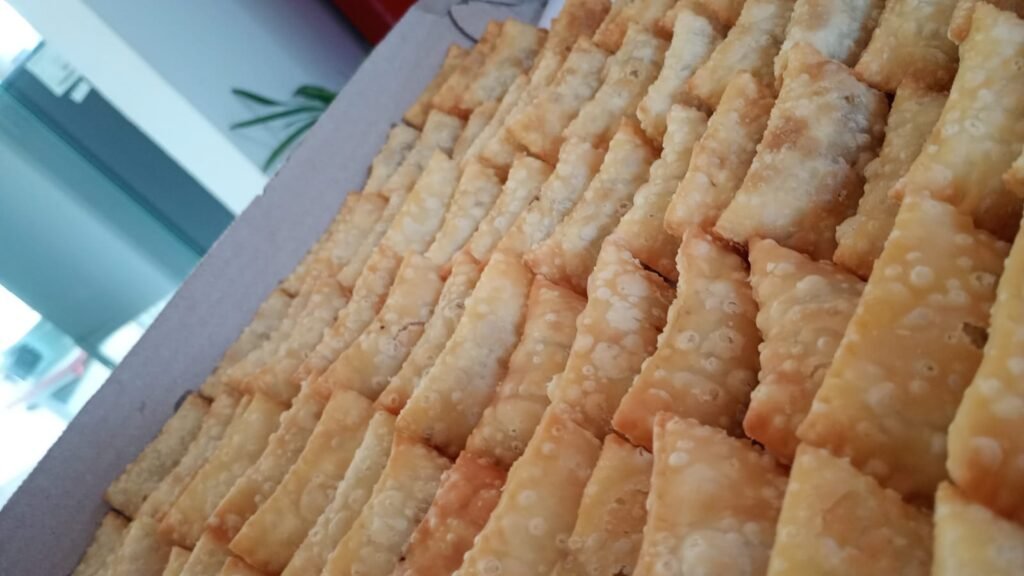 PASTÉIS – R$ 100,00 o cento
