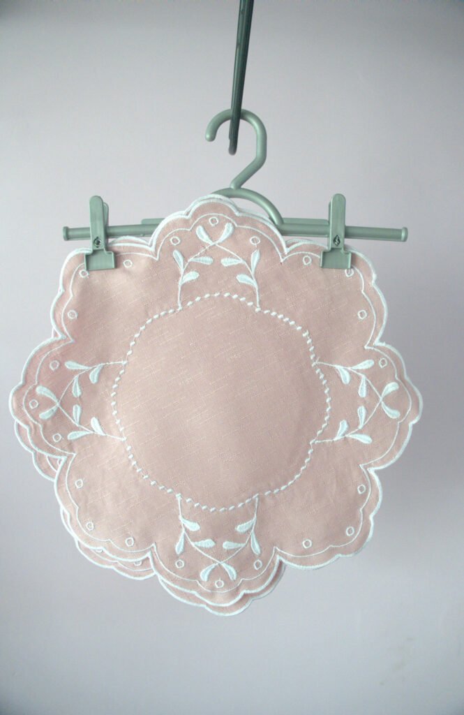Sousplat Rosa Claro Bordado