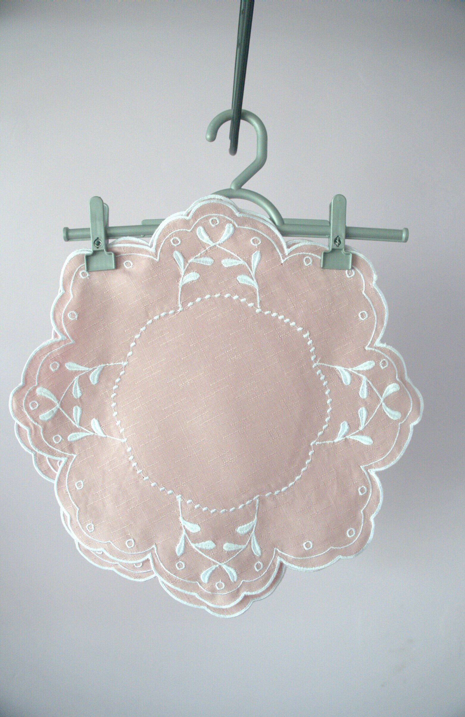 Sousplat Rosa Claro Bordado