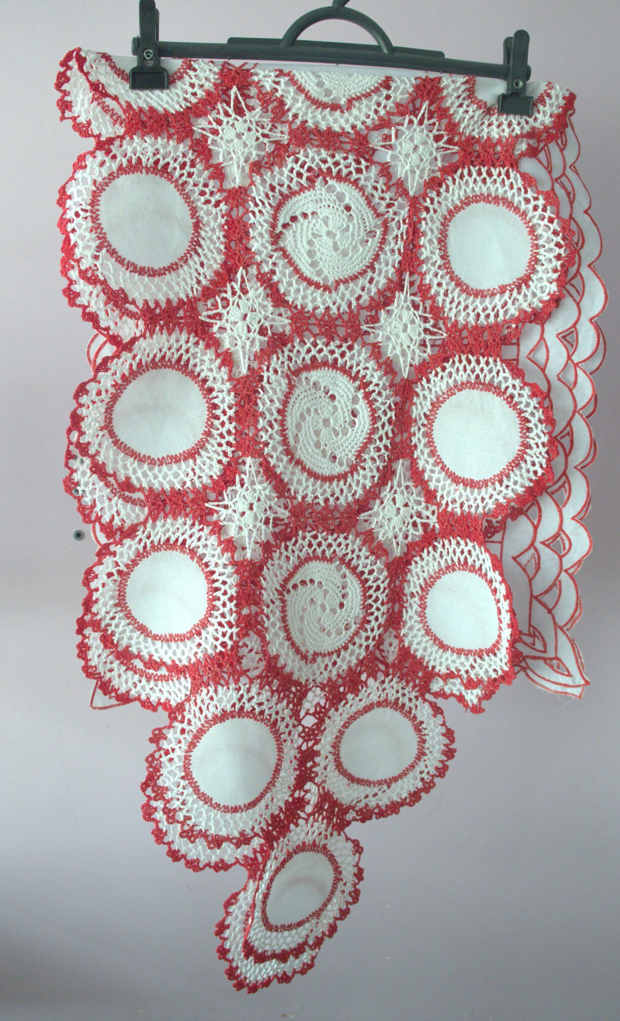 Toalhinha em Crochê Vermelha e Branca - Imagem 2