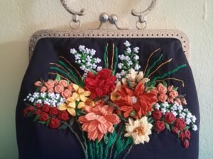 Bolsa de Luxo Fecho da Vovó – Alfaiataria e Bordado Manual Relevo