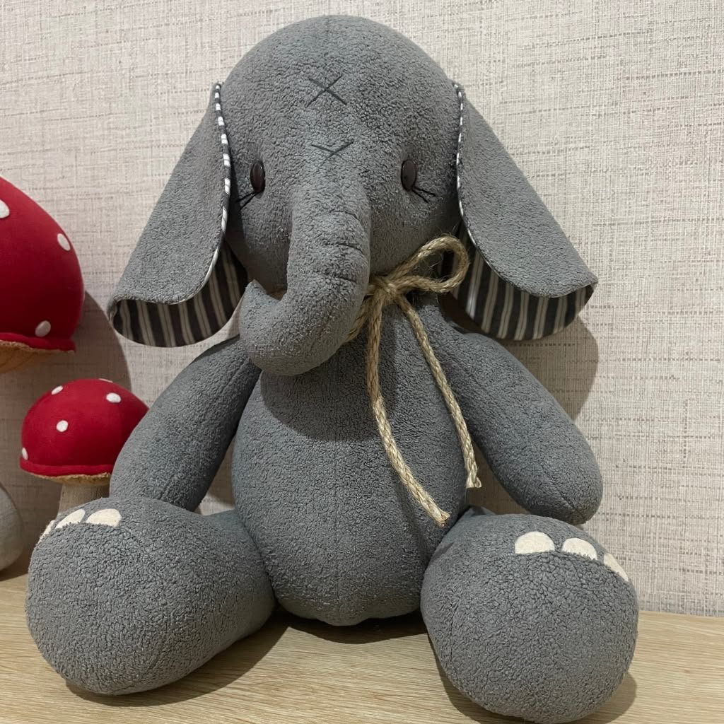 🐘 Elefante de Pelúcia Tamanho M