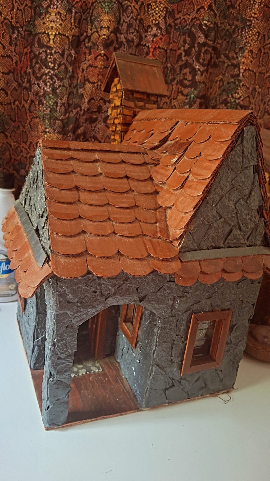 🏡 Abajur Casa Rústica – Peça Artesanal por Encomenda