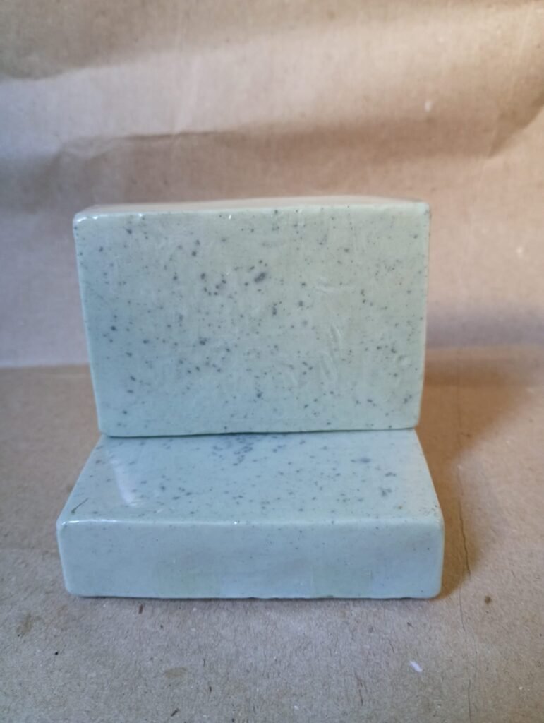 Sabonete artesanal glicerinado de argila verde. 90g.