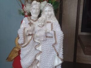 Sagrada Família em Gesso com Pérolas e Strass