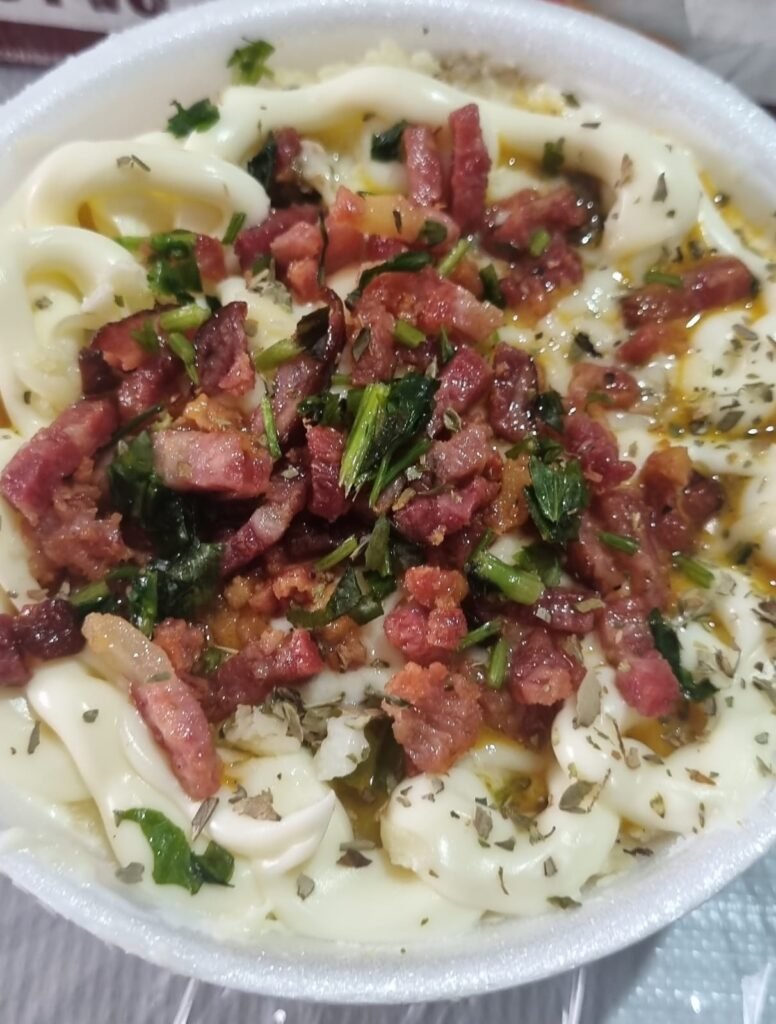 Batata Recheada com Carne Seca, Queijo, Bacon e Requeijão Cremoso