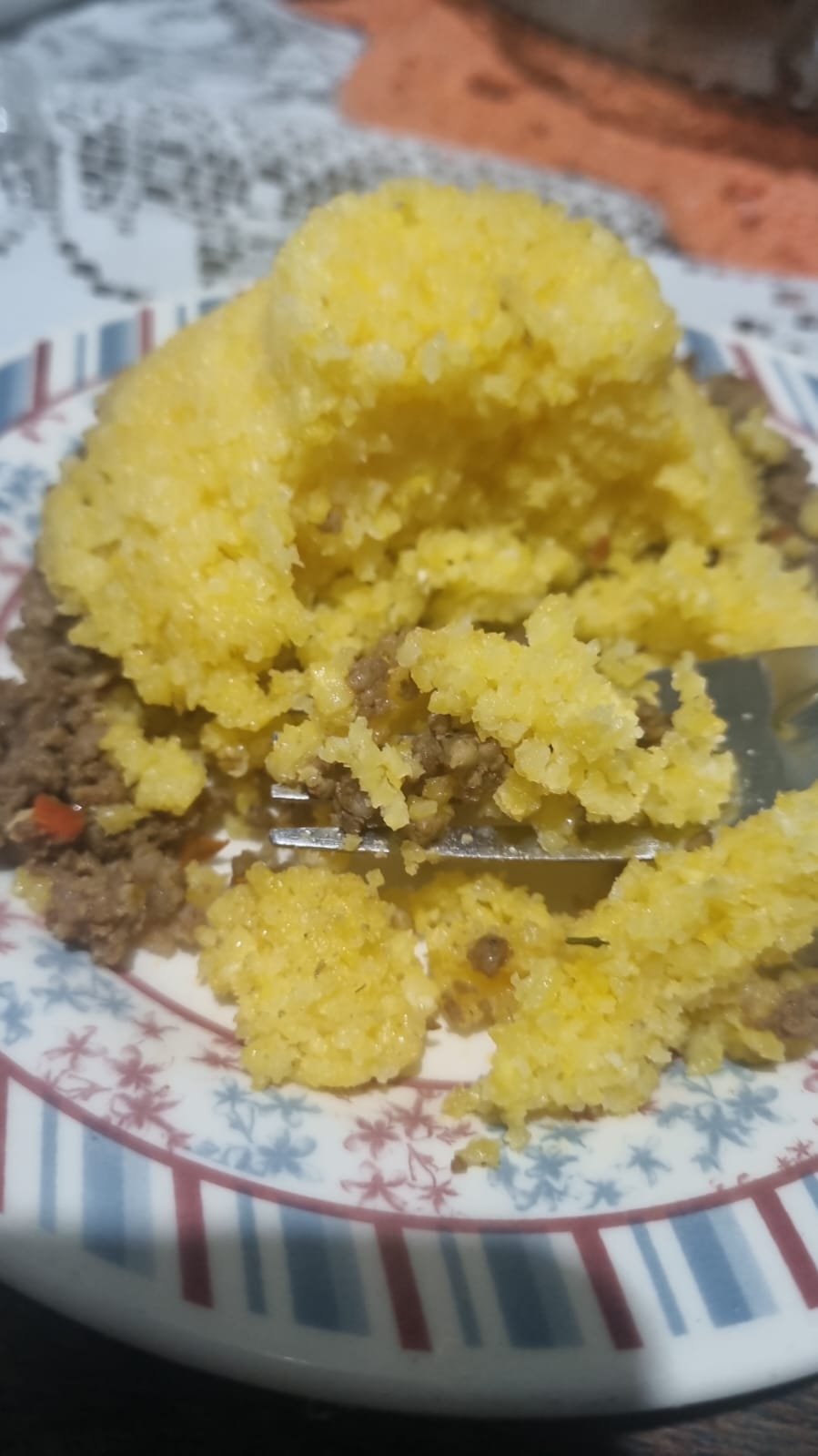 Cuscuz com Carne Moída e Queijo