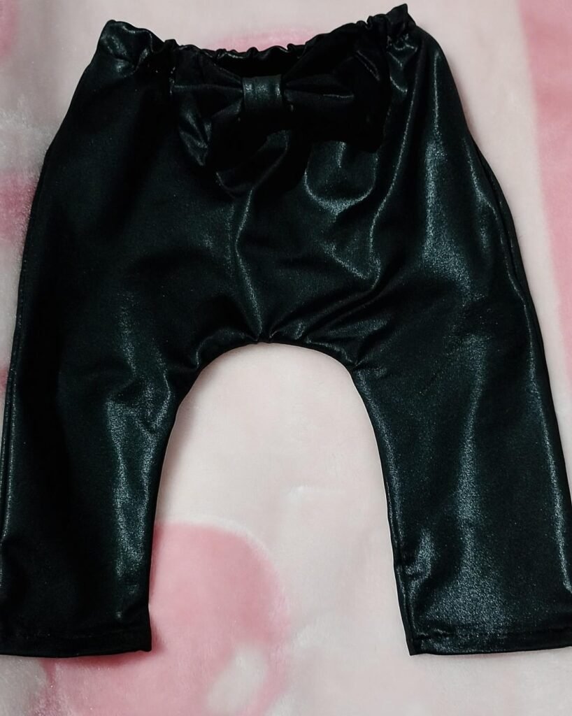 Calça Infantil em Courino com Laço